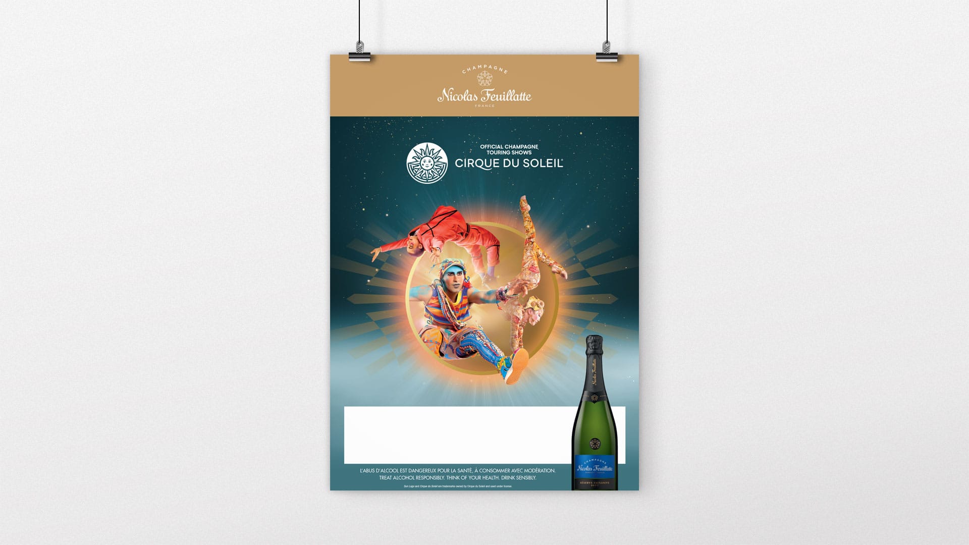 Il y a un poster de la marque de champagne Nicolas Feuillatte qui met en avant son partenariat avec le Cirque du Soleil. Support réalisé par l’agence de communication print Siouxe.